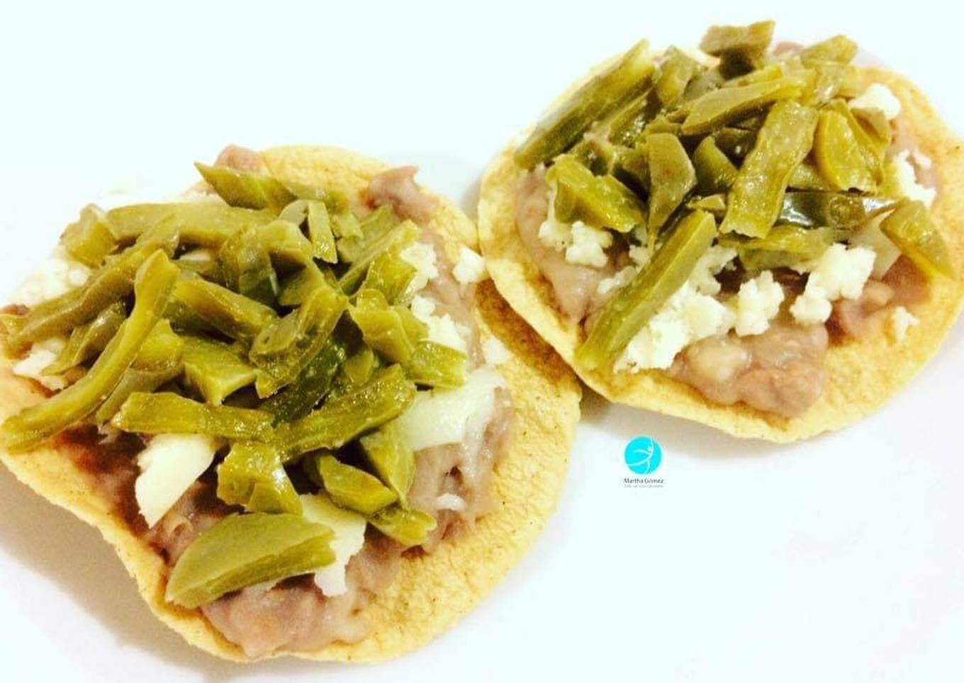 Tostadas de nopales y frijoles
