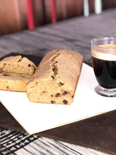Una foto de Budín integral de banana con chips de chocolate