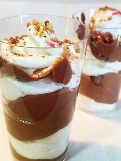 Una foto de Espuma de chocolate, café y nata