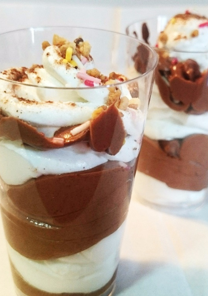 Una foto de Espuma de chocolate, café y nata