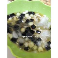 A picture of Es jeruk peras campur.