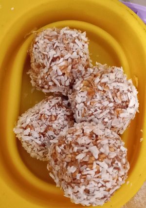 A picture of Swedish no bake chocolate balls. (Negroboll).
