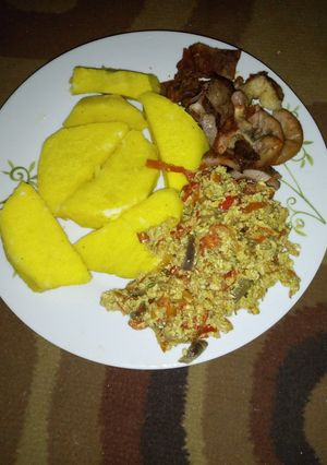 A picture of Yam and Egg sauce with suya.