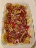 Ensalada tibia con tostadas, berenjena y jamón de Teruel
