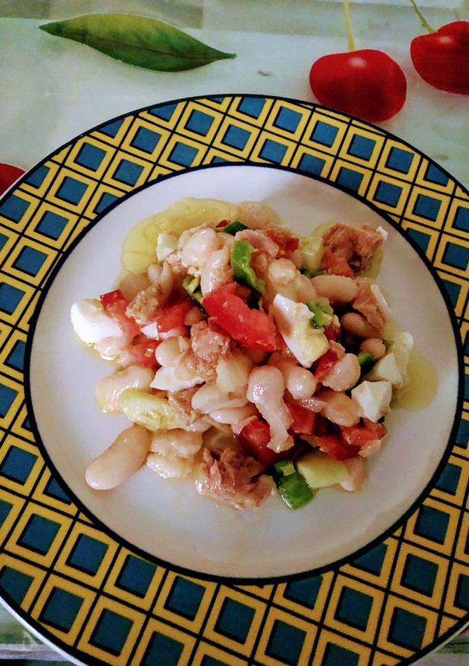 Una foto de Ensalada de alubias blancas