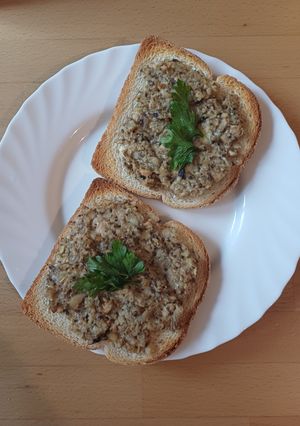 Фото Грінки з грибами, шинкою та сиром.