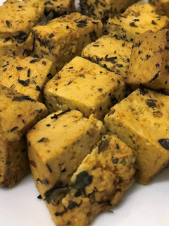 Una foto de Tofu marinado estilo Marroquí