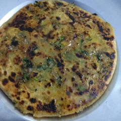 A picture of Aloo Pyaz Ka paratha.