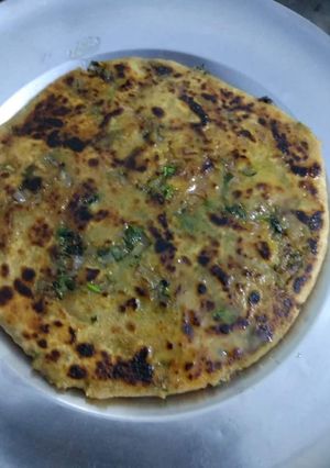 A picture of Aloo Pyaz Ka paratha.