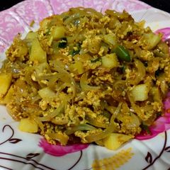 A picture of Alu anday ki bhujiya.