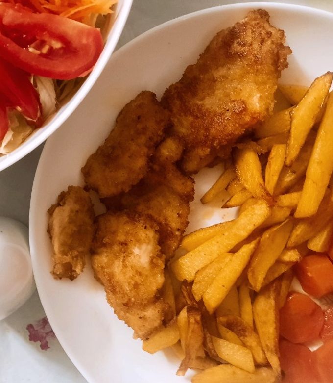 عکسی از دستور شنیسل مرغ و سیب زمینی 🍟🍗