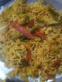 नूडल्स (Noodles Recipe in Hindi) रेसिपी मुख्य फोटो