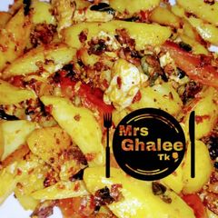 A picture of Chips with egg and moringa.