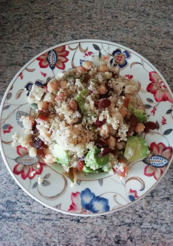 Una foto de Ensalada de quinoa y garbanzos