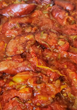 Une photo de Rougail saucisse fumée(oignon confit)a la bien cousin!!!