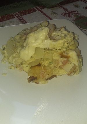 Una foto de Chicharrón crocante servido con Papas a la crema