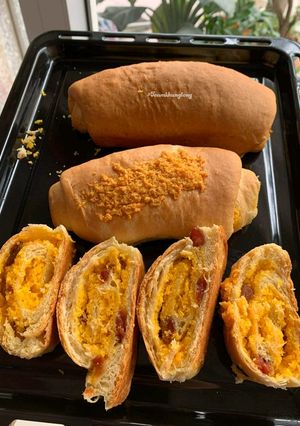 Hình của món Bánh mì nhân nho dừa.