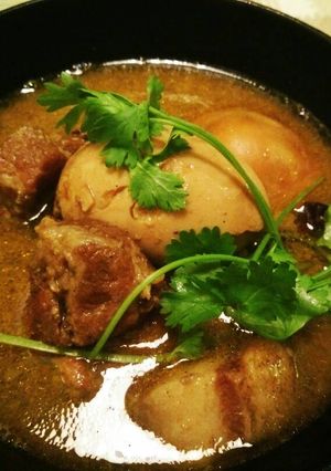 Hình của món Thịt kho tàu kho nồi đất.