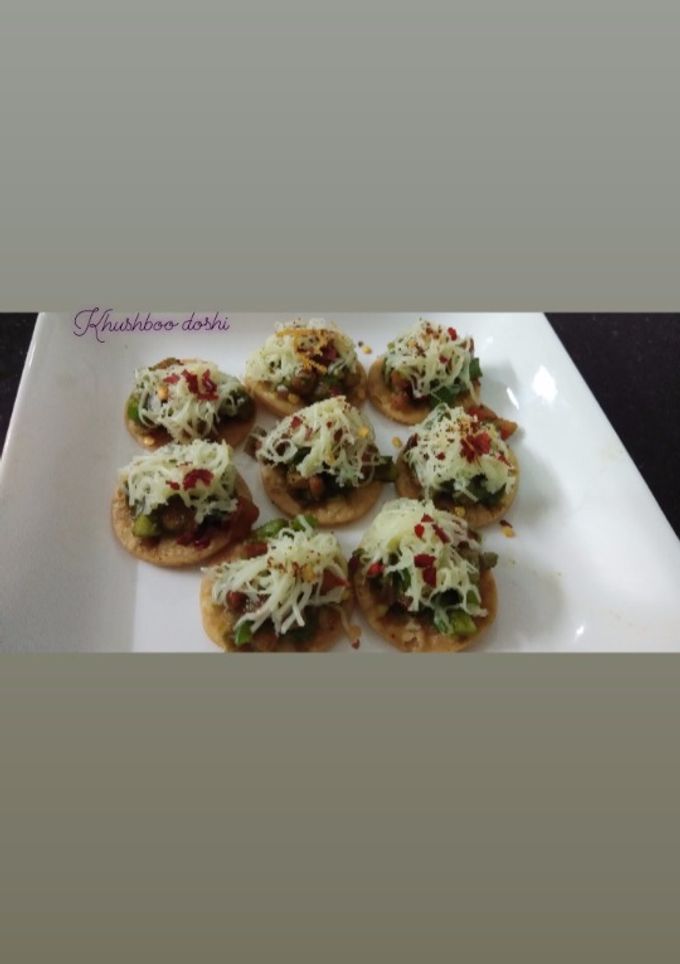 પૂરી પીઝા (Puri Pizza Recipe In Gujarati) રેસીપી મુખ્ય ફોટો
