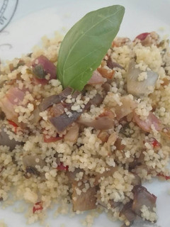 Una foto de Cous cous con setas