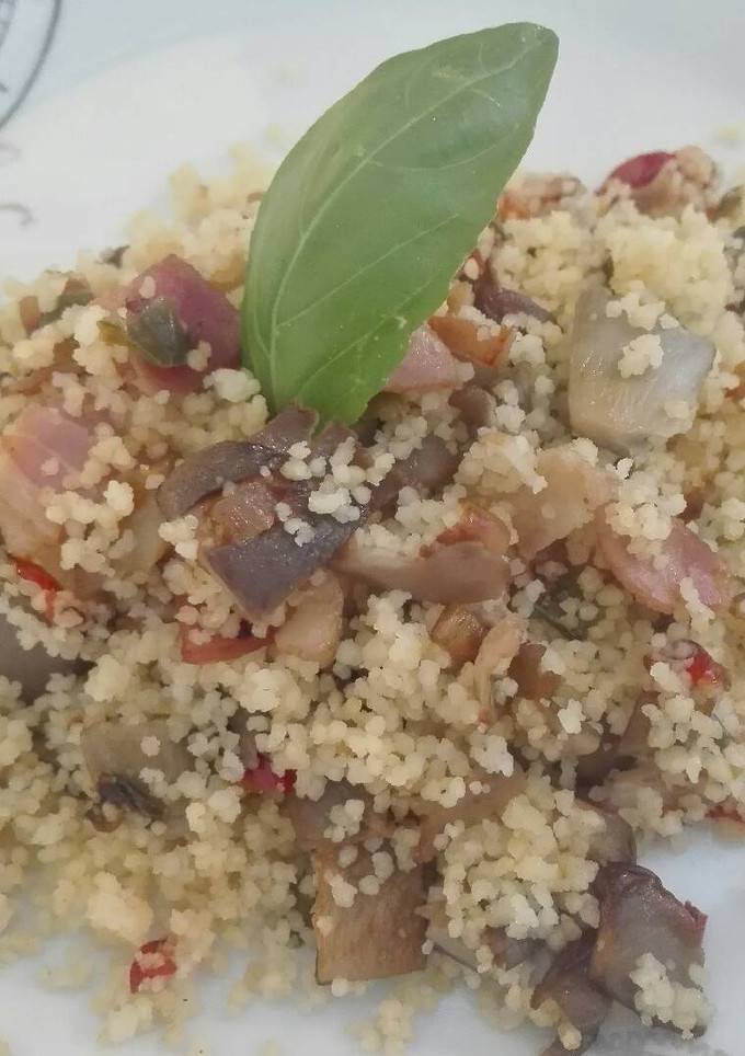 Una foto de Cous cous con setas
