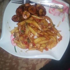 Fried chips nd plantaim with veg.souce A picture of Fried chips nd plantaim with veg.souce.
