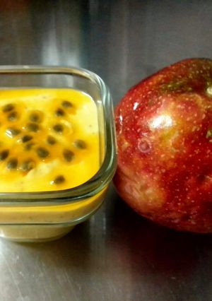 Una foto de Mousse de maracuyá