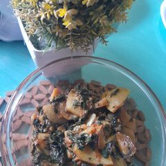 A picture of Aloo palak.