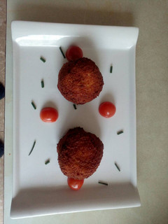 Una foto de Huevos villaroy de pollo y champiñon