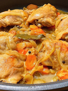 Una foto de Pollo en semi escabeche