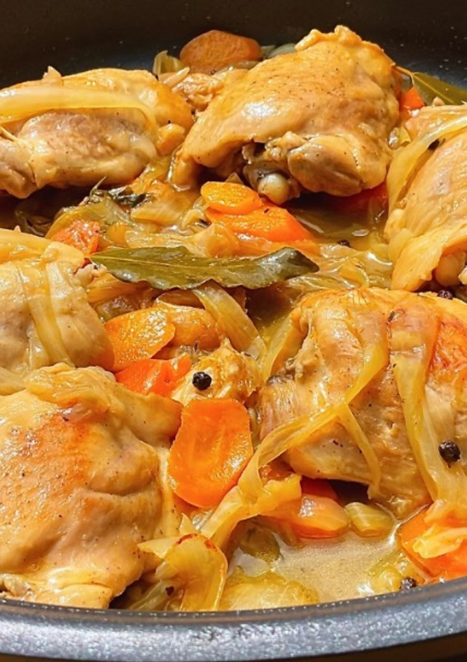 Una foto de Pollo en semi escabeche