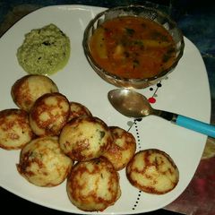 A picture of Appe with sambar-chutney.