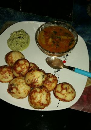 A picture of Appe with sambar-chutney.