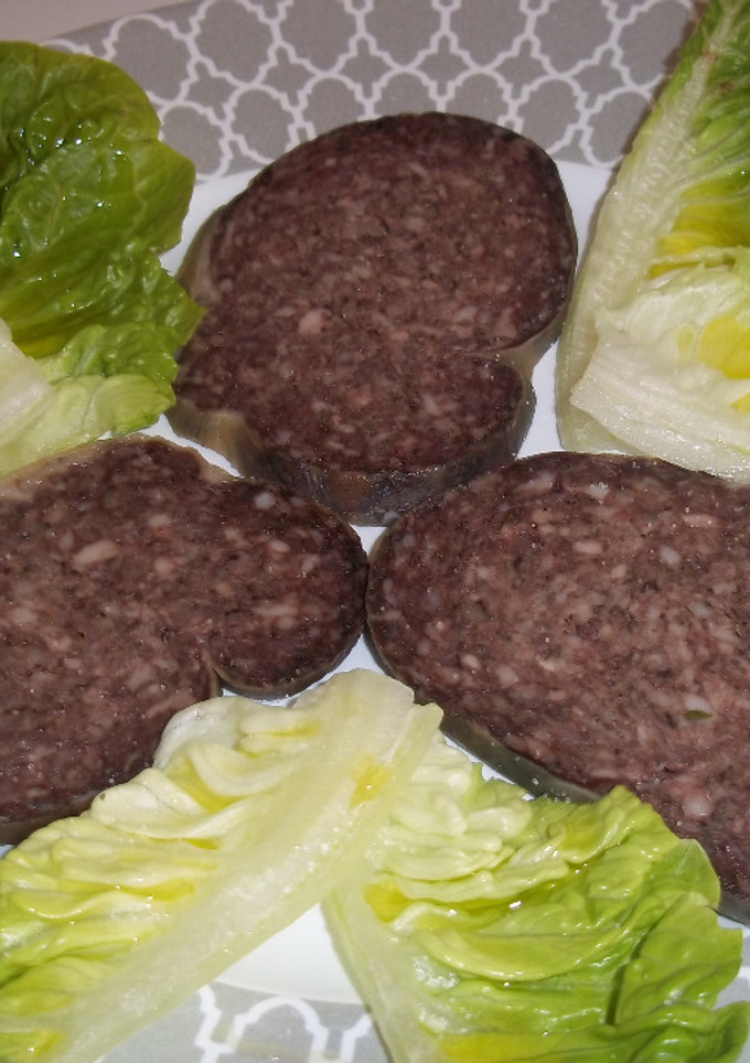 Una foto de Aperitivo de poltrota con hojas de ensalada