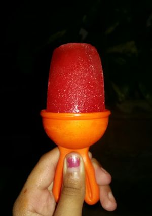 A picture of Jam-e-shirin popcicles and malai popcicles.