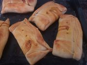 Una foto de empanada de pino