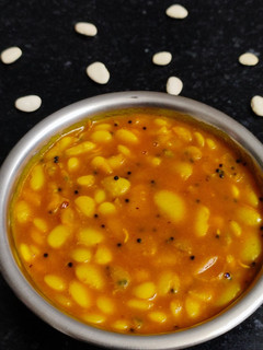 A picture of Lima beans curry (Vaal nu shaak).