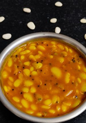 A picture of Lima beans curry (Vaal nu shaak).