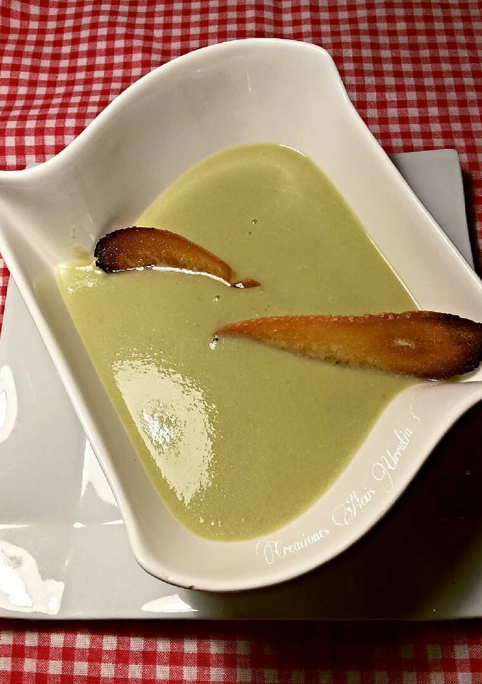 Una foto de Crema de mini calabacines y manzana
