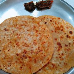 Paneer aloo paratha A picture of Paneer aloo paratha.