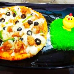 A picture of Chicken tikka pizza.