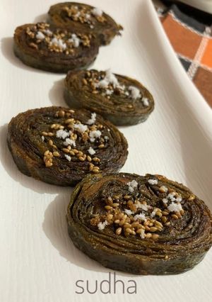 अळूवडी (aluvadi recipe in marathi) रेसिपी चे मुख्य फोटो