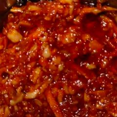 A picture of Garlic pickle.