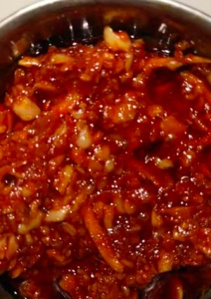 A picture of Garlic pickle.