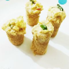 A picture of Rasmalai bread roll.