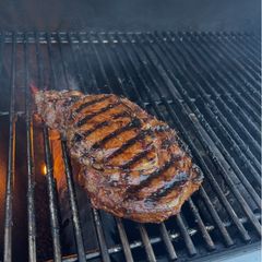 A picture of Applewood Steak.
