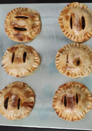 A picture of Apple hand pie.