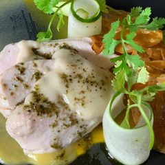 A picture of Chicken francaise.