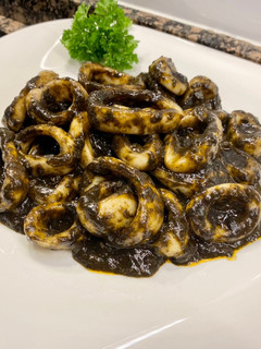 Una foto de Calamares en su tinta