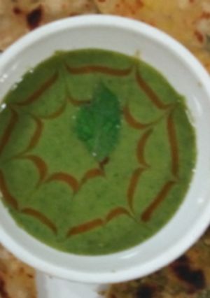 A picture of Green chutney.